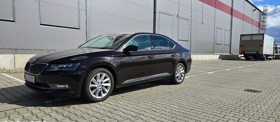 Skoda Superb cena 63000 przebieg: 325000, rok produkcji 2017 z Kraków małe 172